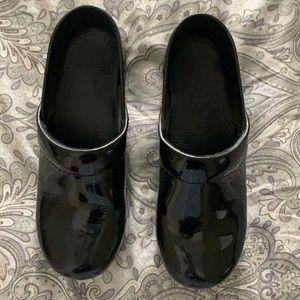 Black patent Dansko clogs - size 37